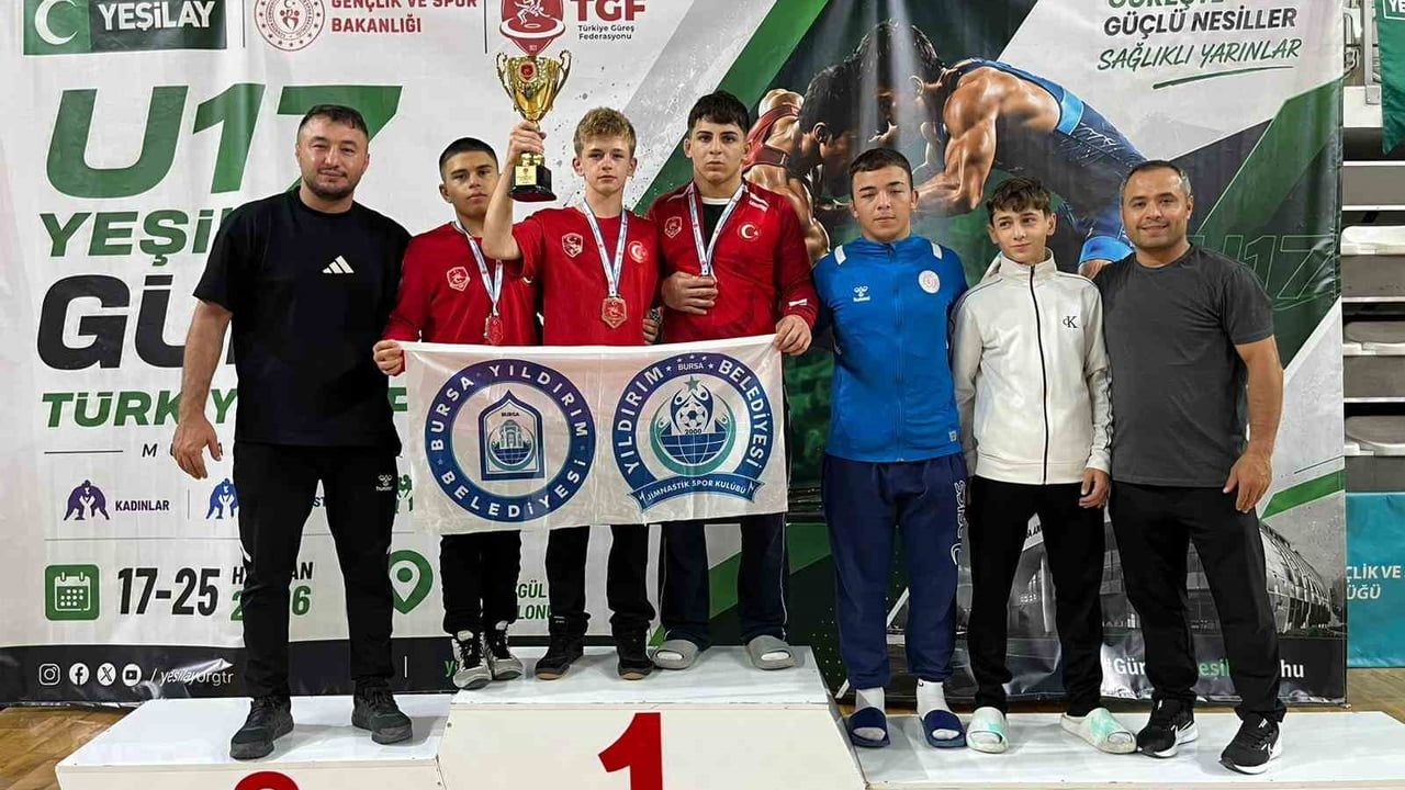 Yıldırım Belediyespor U17 grup şampiyonasında takım ikincisi oldu