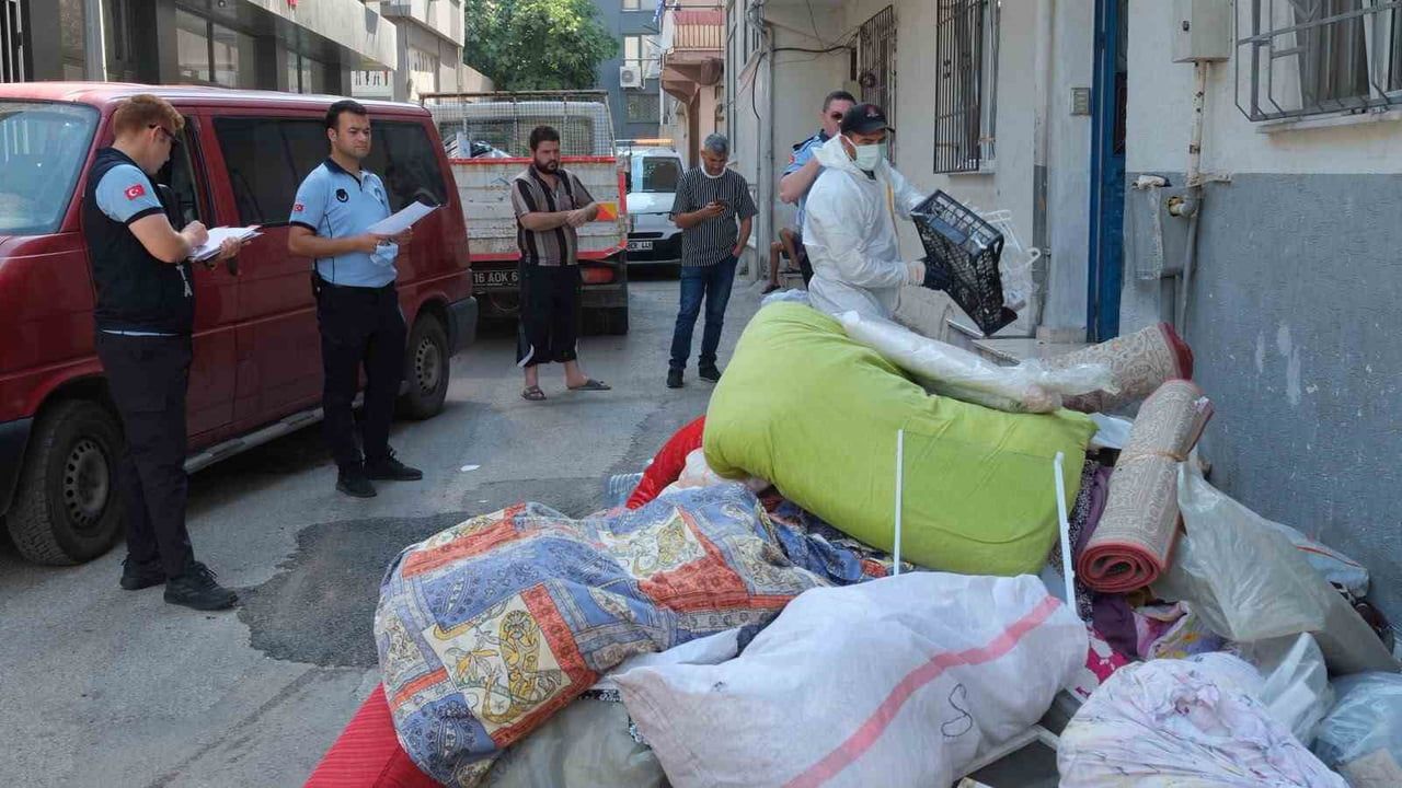 Yıldırım’da çöp ev temizlendi, 5 ton atık çıkarıldı