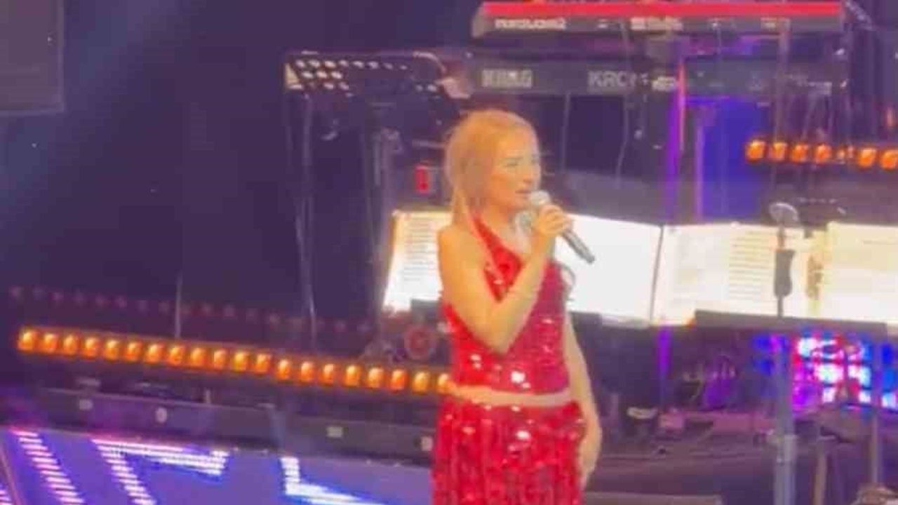 Yıldız Tilbe'den sahnede doğum günü çıkışı: 'biten bir ömrün neyini kutlayacağım'
