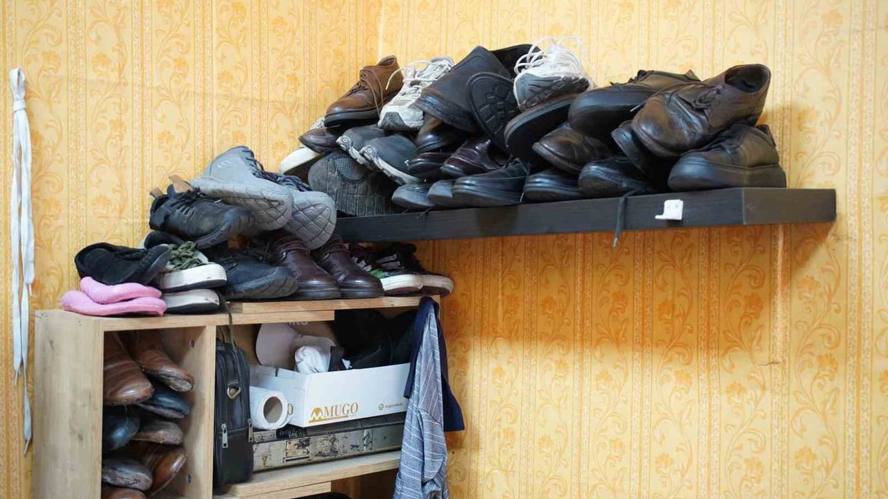 Yıllarını 10 metrekarelik dükkâna veren ayakkabıcı: zanaatın son nesli endişesi