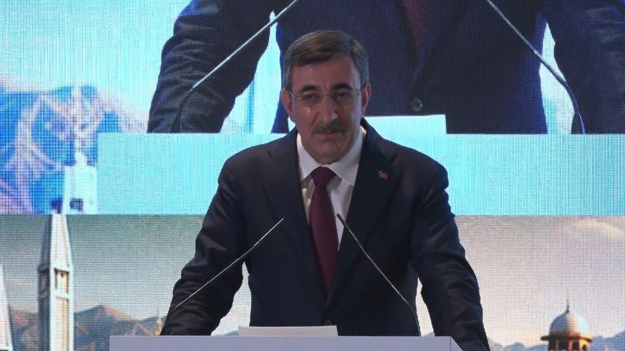 Yılmaz: Pakistan ile ikili ticaret hacmini 5 milyar dolara çıkarmayı hedefliyoruz