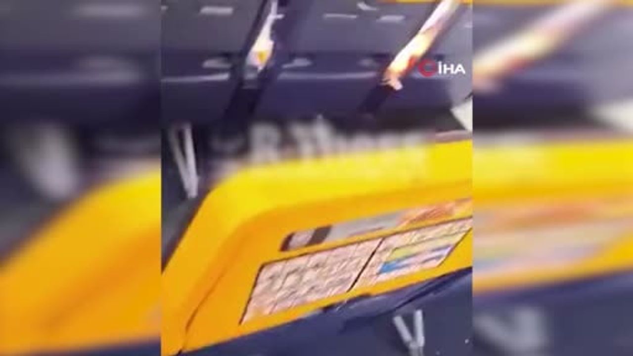 Yolcu uçağının motorundan kopan parça kabindeki camı kırdı