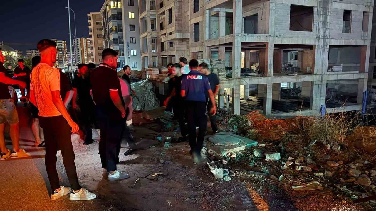Yoldaki çarpışma inşaat çukuruna savurdu: Gaziantep'te 3 genç kız yaralandı