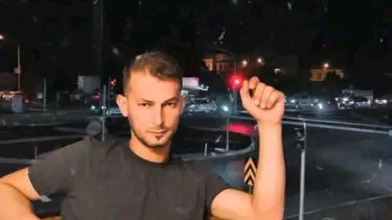 Yolunu gözlediği iki çocuğun babası kazada hayatını kaybetti
