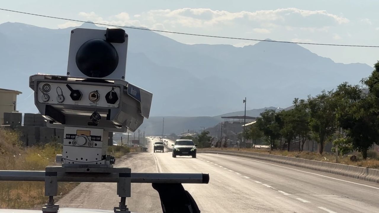 Yüksekova'da trafikte hız denetimi