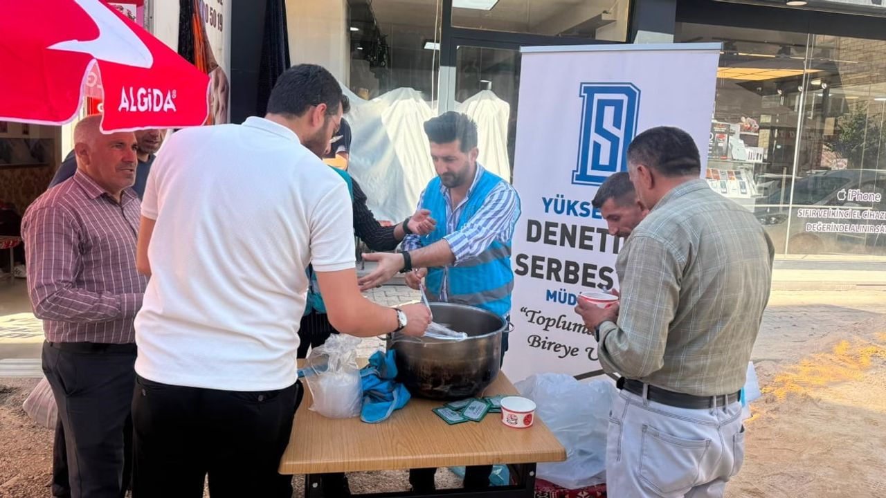 Yüksekova'da vatandaşlara aşure ikramı