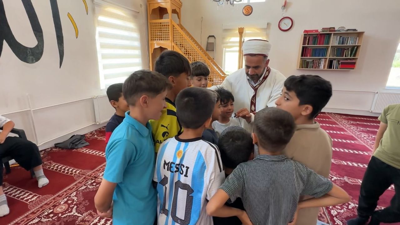 Yüksekova'da yaz Kur'an kurslarında öğrenme ve oyun bir arada