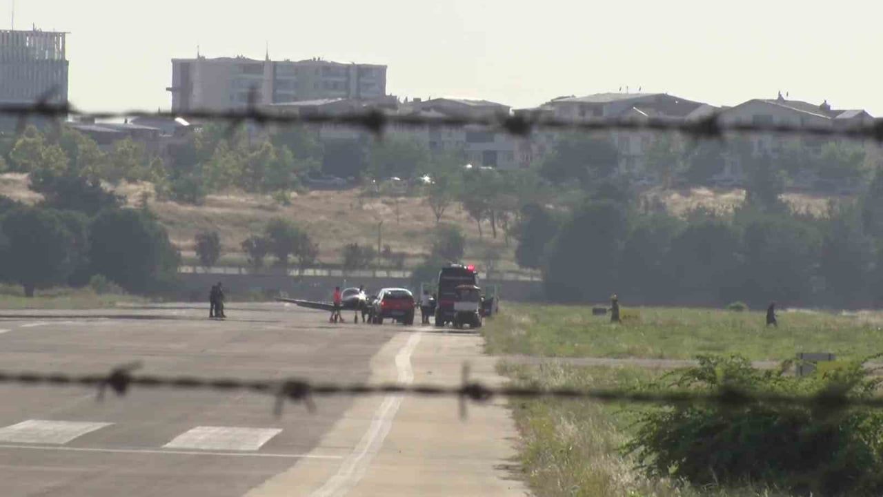Yunuseli Havalimanı'nda iniş takımı alarmı: uçak kontrollü şekilde indi