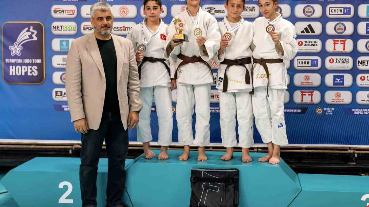 Yunusemre Belediyesporlu judocular Kocaeli'de 1 altın ve 2 bronz madalya kazandı