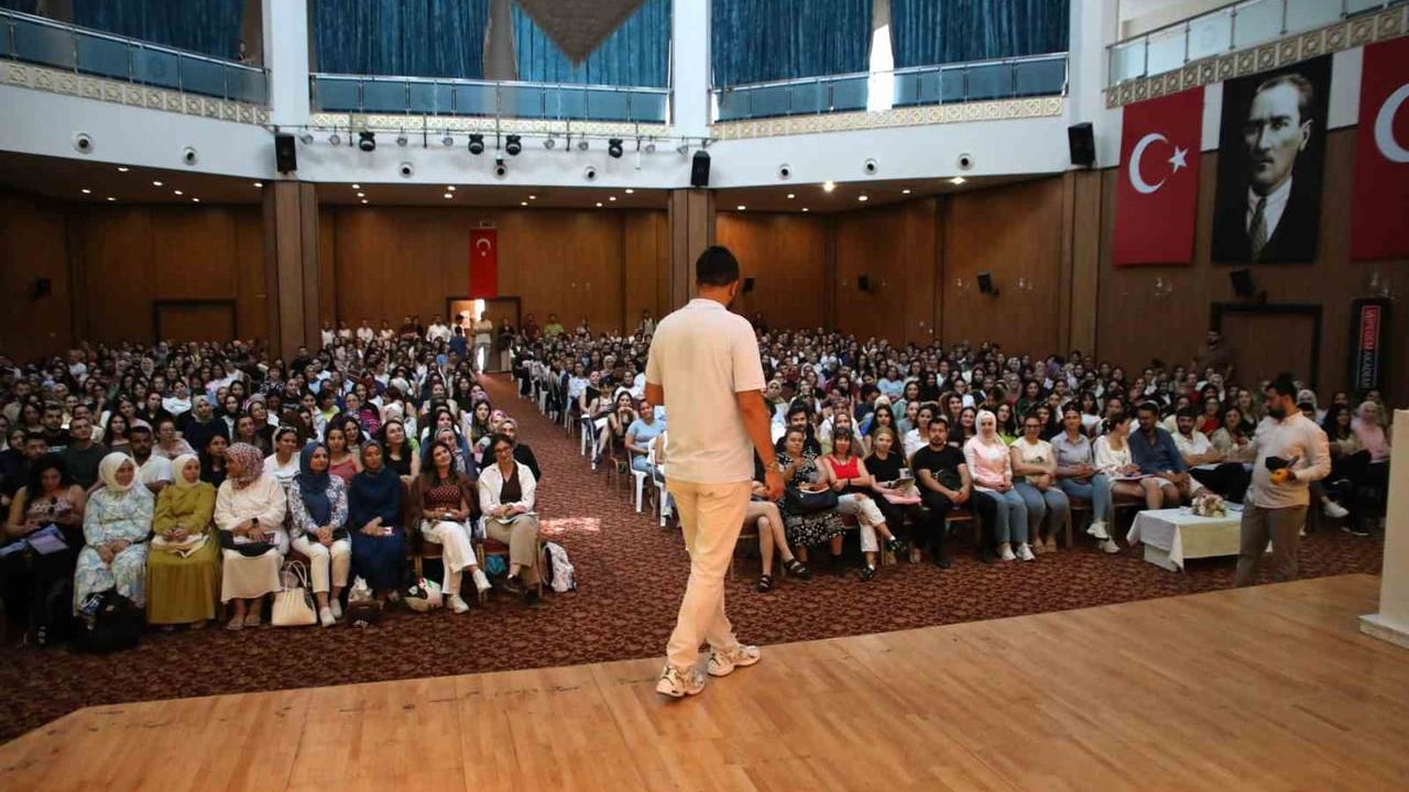 Yüreğir Belediyesi’nden MEB-AGS ve KPSS adaylarına coğrafya semineri