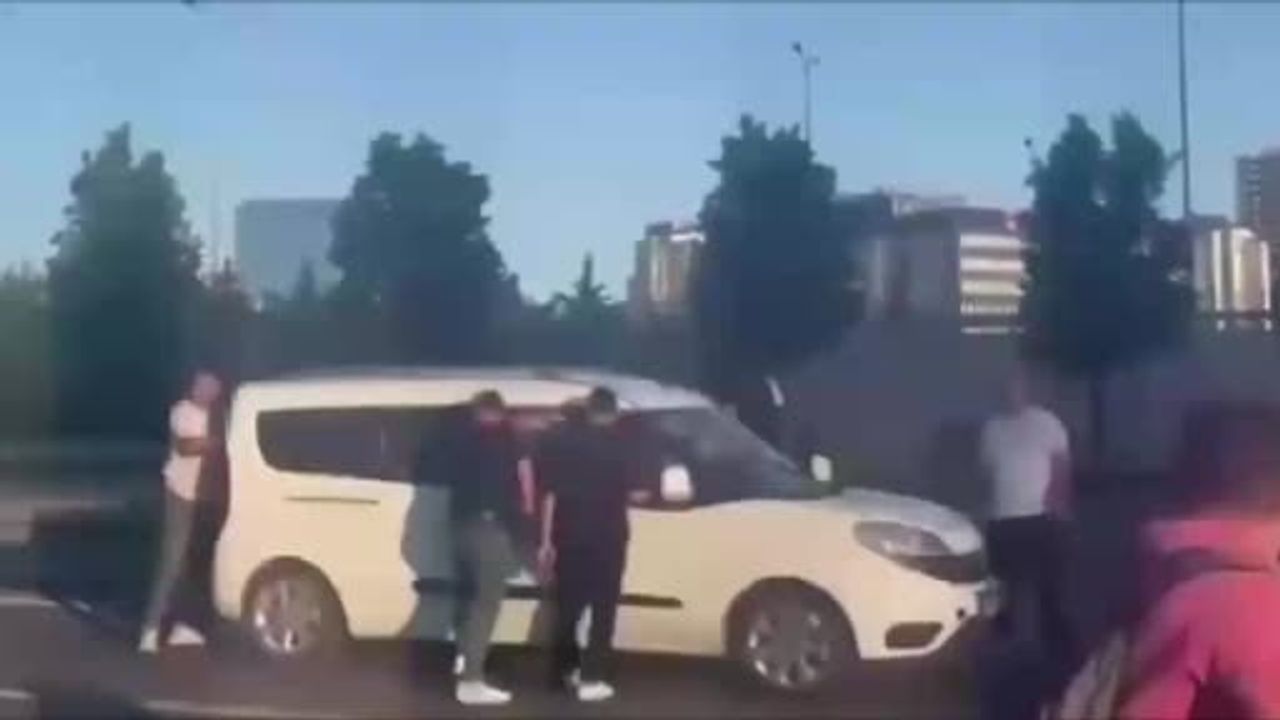 Zeytinburnu’da 13 kaçak göçmen yakalandı, 4 şüpheli adliyeye sevk edildi