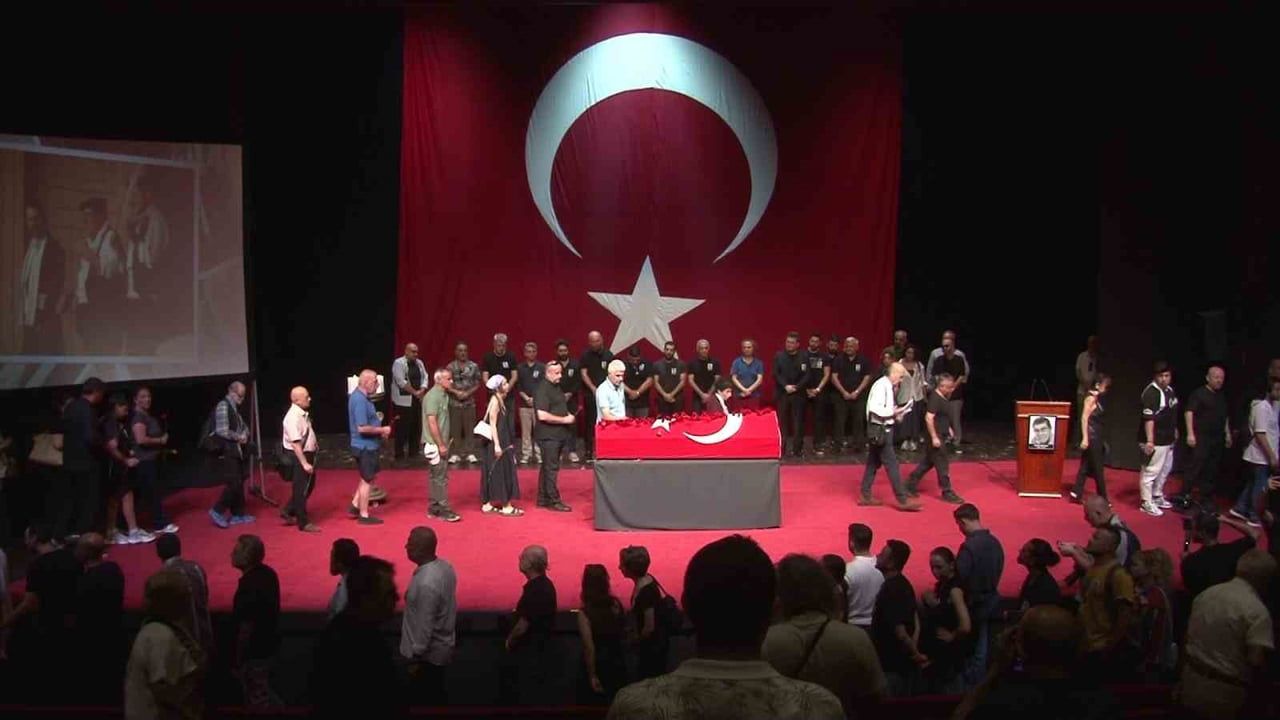 Zihni Göktay için Harbiye'de duygusal veda: Zeynep Göktay babasının mektubunu okudu