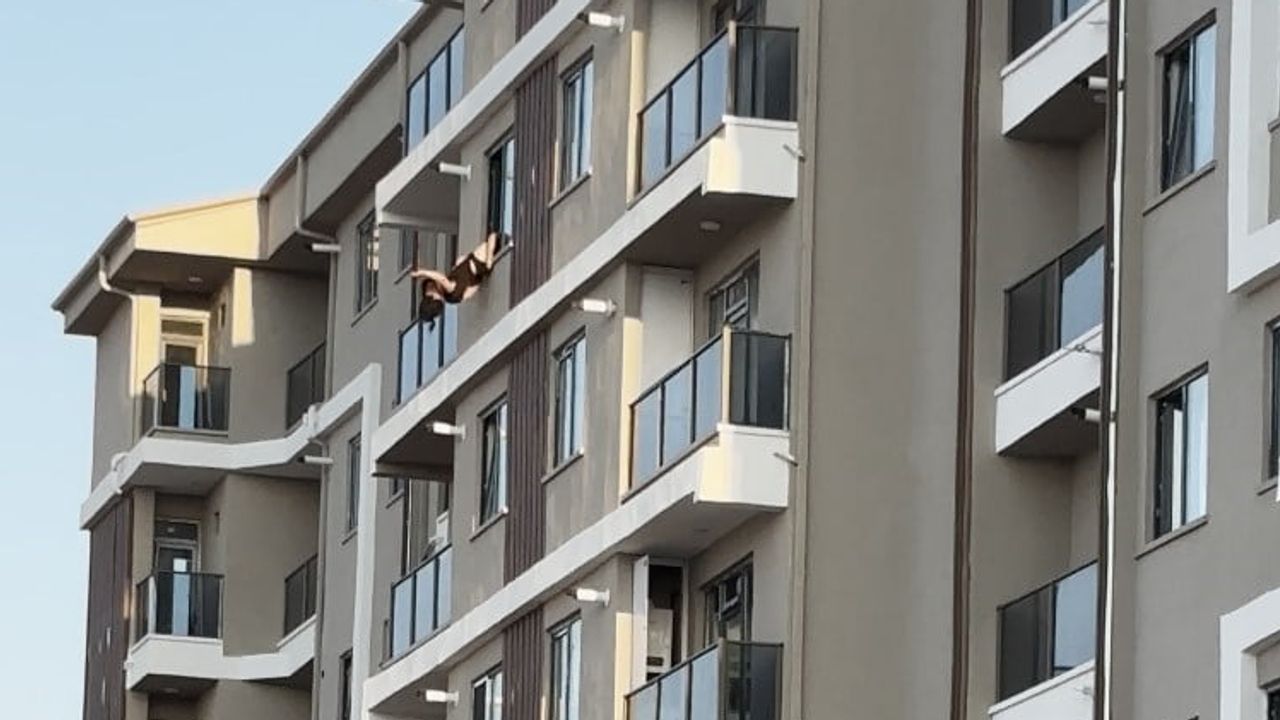 7. katta camdan atlamak isterken ayaklarından yakalanarak kurtarıldı