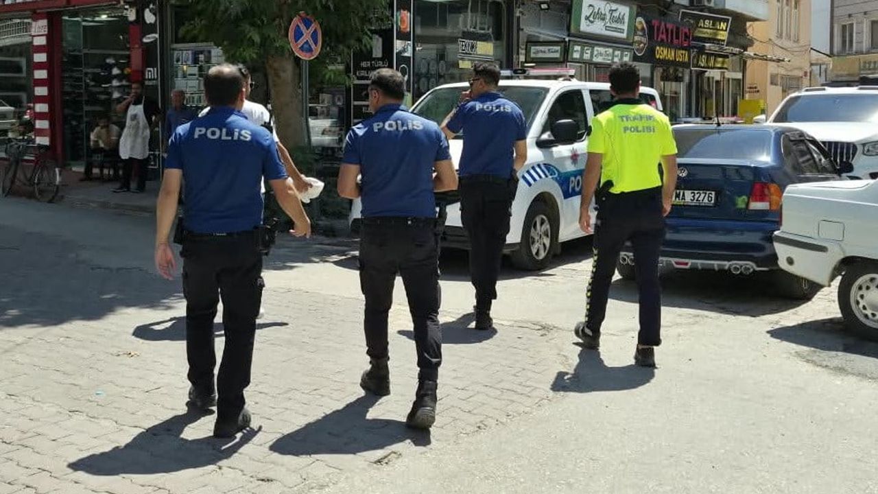 Ablasının ve eniştesinin bıçaklı saldırısına uğrayan genç emniyete götürüldü
