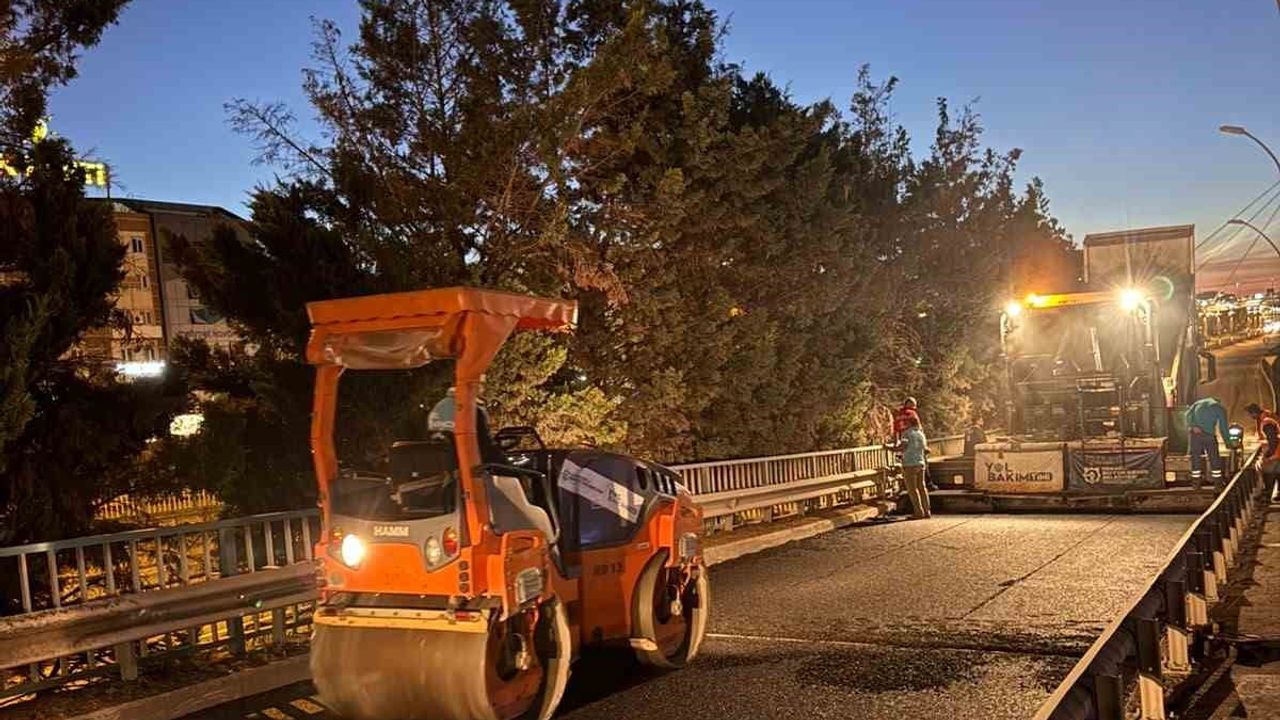 Adalet Köprüsü'nde gün doğmadan tamamlanan asfalt trafiği açtı