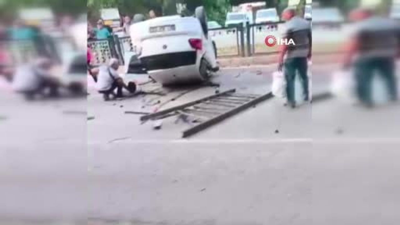 Adana'da köprüden düşen otomobilin sürücüsü vatandaşların müdahalesiyle kurtarıldı