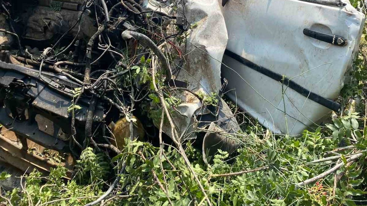 Adana'da Rüzgarlı Tepe mevkiinde uçuruma yuvarlanan otomobildeki 27 yaşındaki kadın hayatını kaybetti