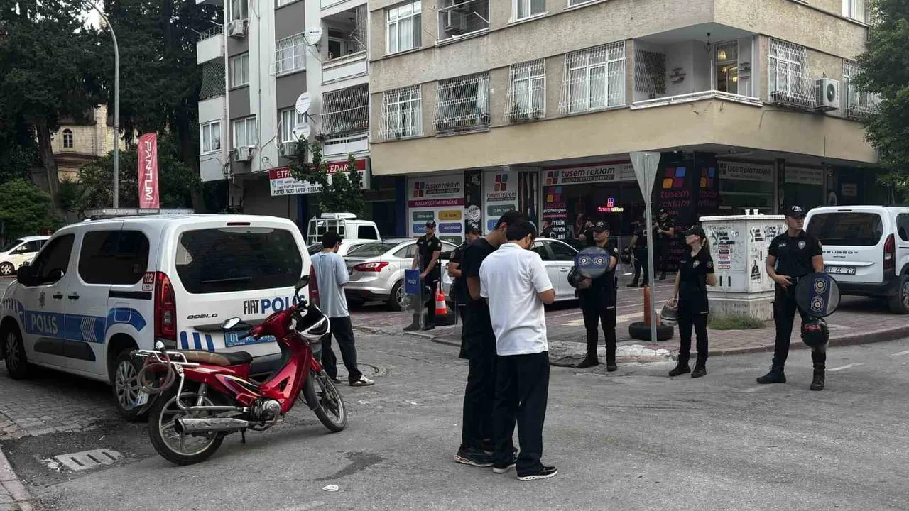 Adana'da şafak operasyonu: Furkan Vakfı başkanı Alparslan Kuytul'un evinde arama
