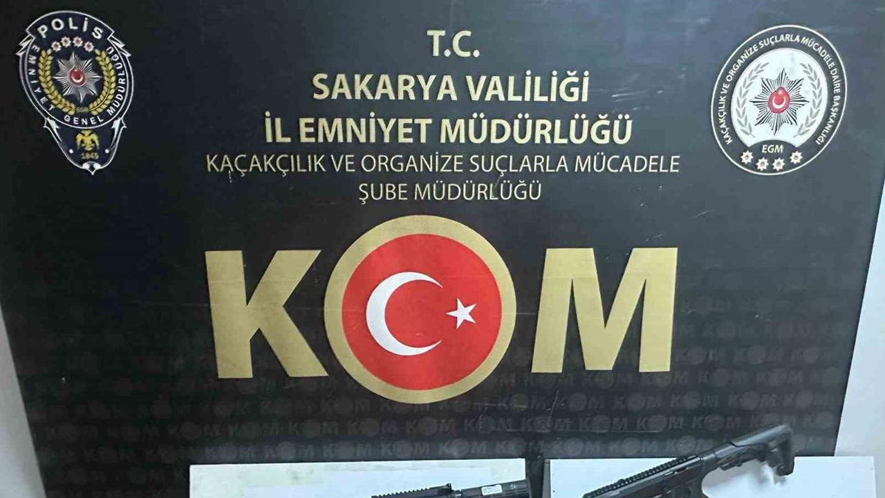Adapazarı'nda ruhsatsız silah ve fişek ticaretine operasyon