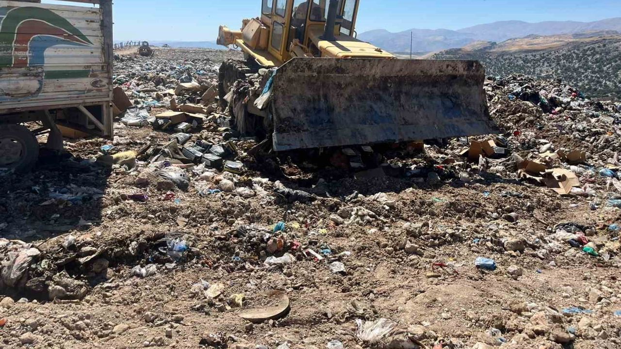 Adıyaman'da kaçak nargile operasyonu: 7 ton tütün tesislerde güvenli şekilde imha edildi