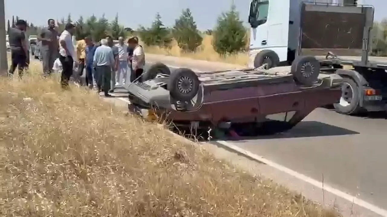 Adıyaman'da Kahta karayolunda çarpışma: otomobil takla attı, iki yaralı