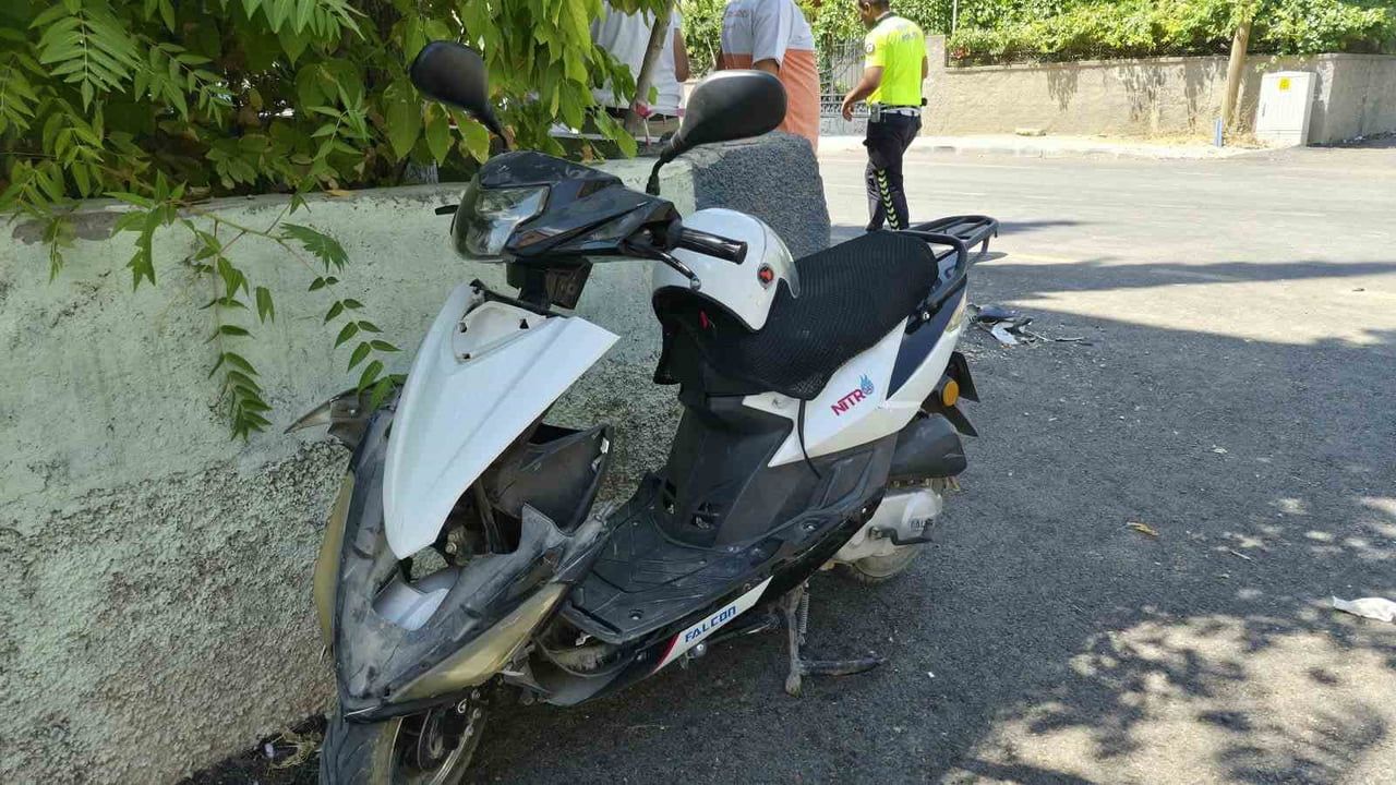 Adıyaman'da kavşakta çarpışma: motosiklet sürücüsü hastaneye kaldırıldı