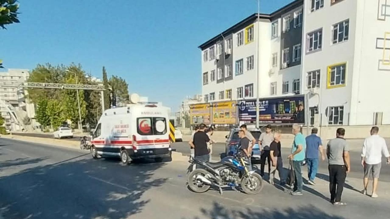 Adıyaman'da kavşakta çarpışma: motosiklet sürücüsü yaralandı