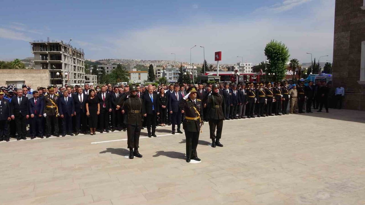Adıyaman’da zaferin 104. yılı çelenklerle anıldı