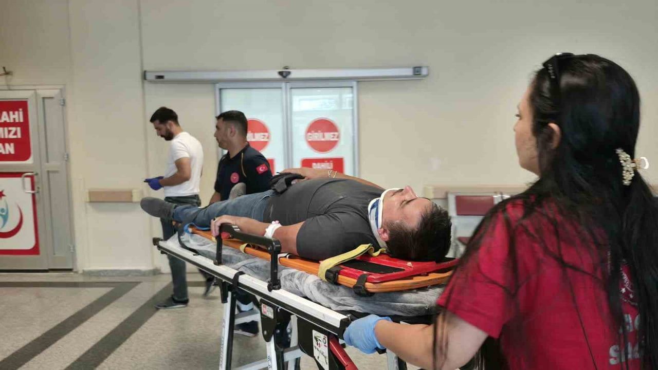 Adıyaman merkezde direksiyon hakimiyetini kaybeden motosiklet devrildi, sürücü yaralandı