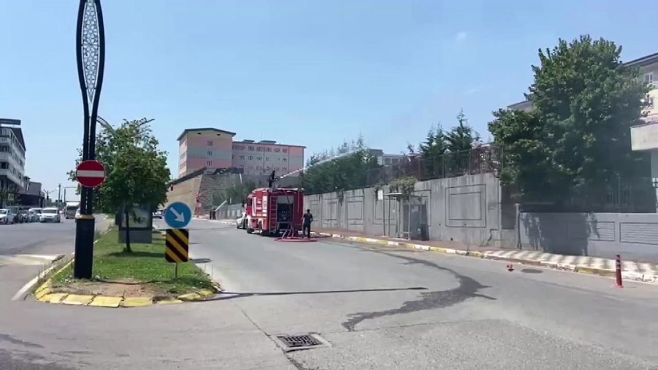 Adliye bahçesindeki güneş panelinde çıkan yangın kısa sürede kontrol altına alındı