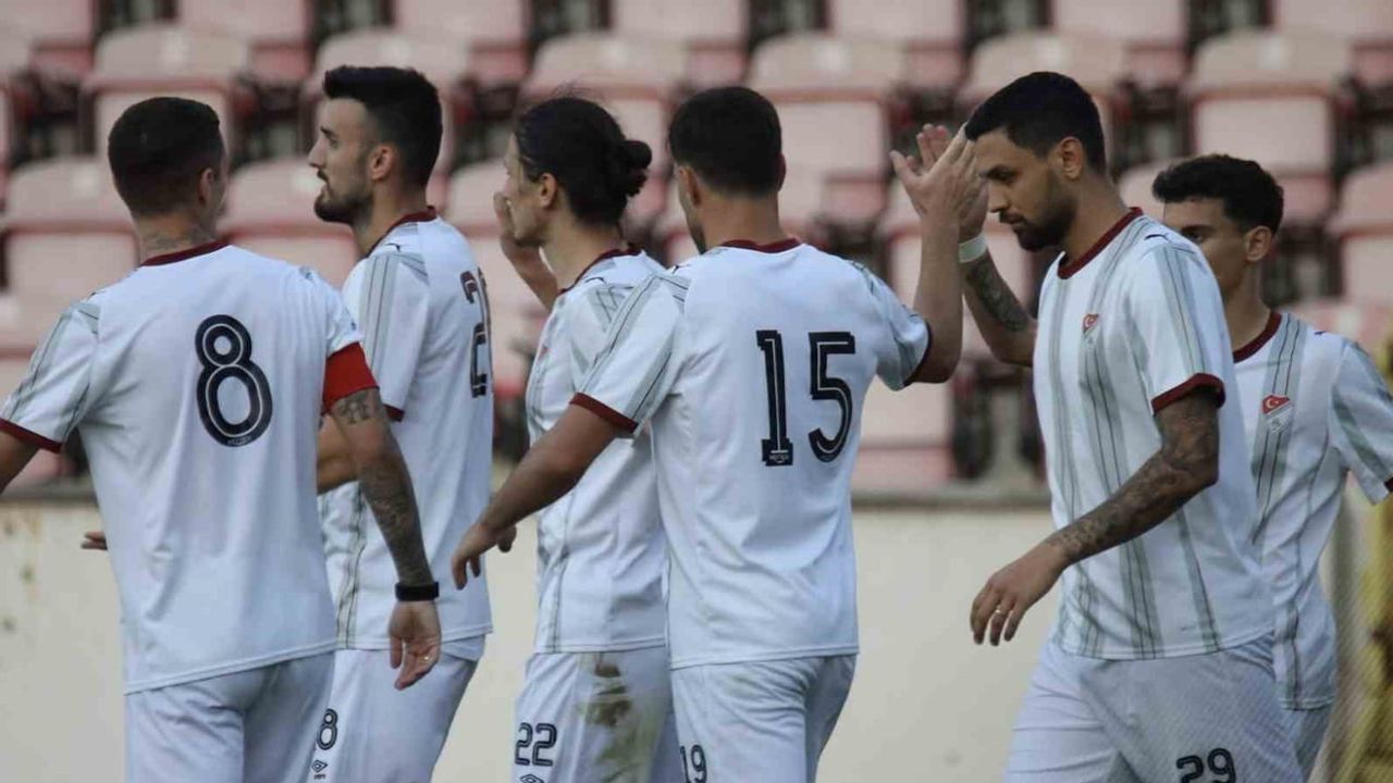 Afyon kampını ikinci yarıda çeviren Elazığspor yenilgisiz tamamladı