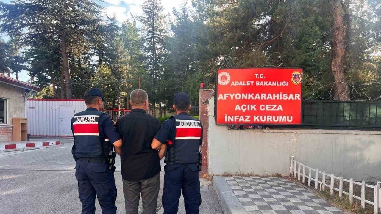Afyonkarahisar'da jandarma operasyonunda 40 kişi gözaltına alındı