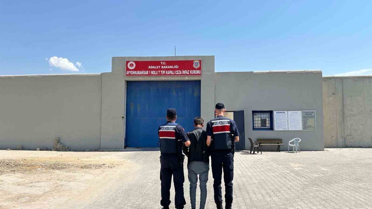 Afyonkarahisar'da jandarmadan haftalık denetim: 28 kişi yakalandı, 15'i tutuklandı