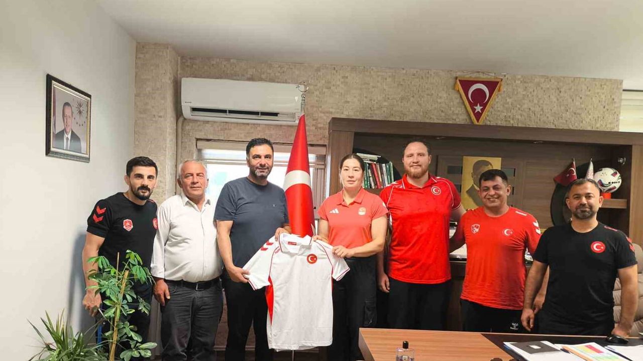 Afyonkarahisar'da kamp temposu: U-20 kadın güreş millileri Slovakya'ya hazırlanıyor