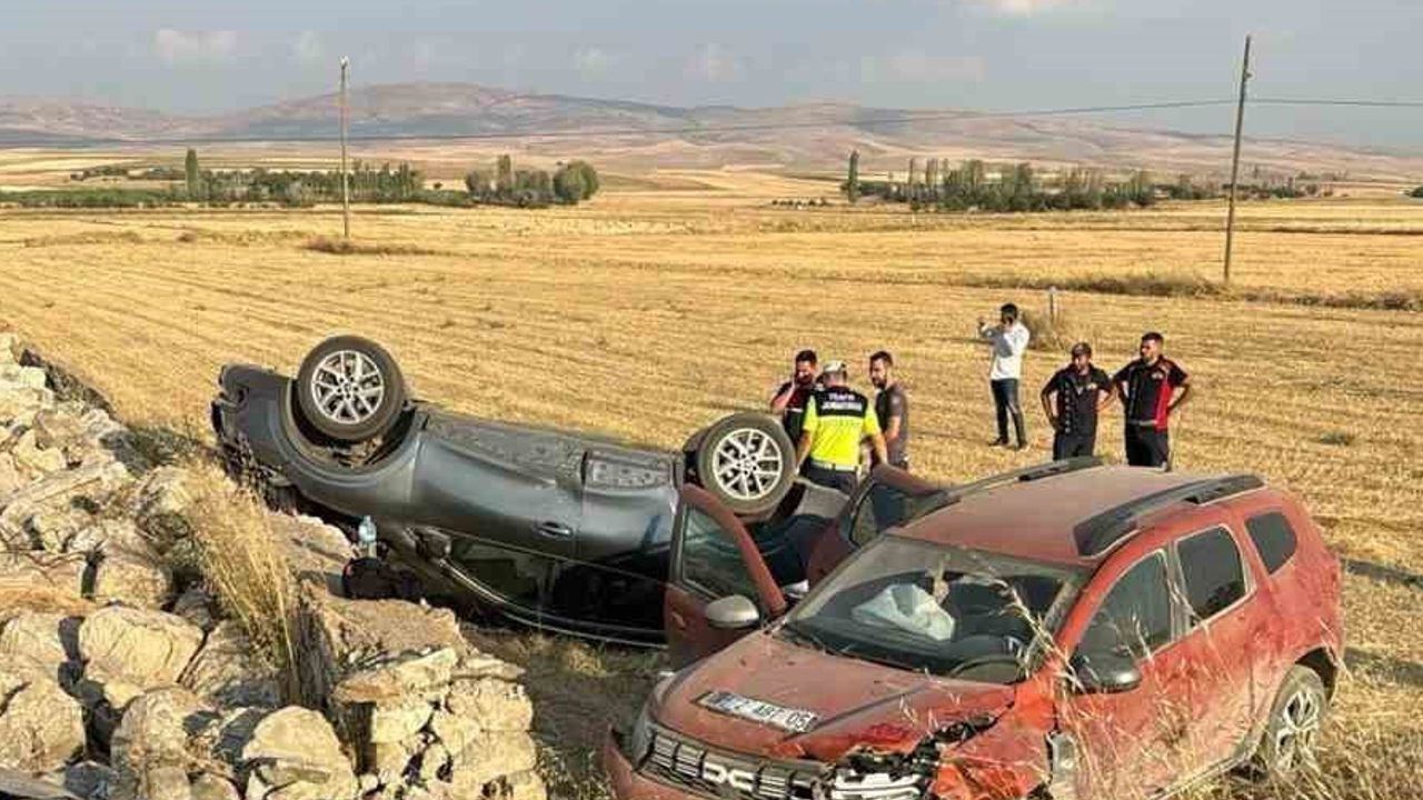 Afyonkarahisar'da köy yolunda çarpışma: bir kişi yaşamını yitirdi