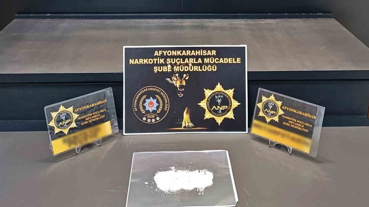 Afyonkarahisar'da peçeteye emdirilmiş maddeyle yakalanan kişi cezaevine gönderildi