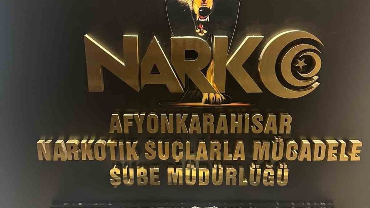 Afyonkarahisar'da polis operasyonunda 5 kilogram sentetik ecza ele geçirildi