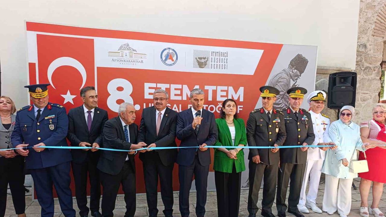 Afyonkarahisar'da zafer haftası fotoğraf sergisi ve yürüyüşle birlik mesajı verdi