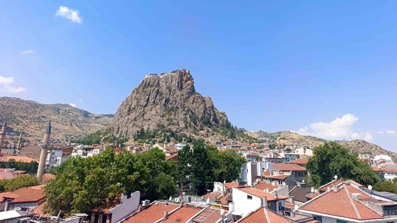 Afyonkarahisar için hafta başında sıcaklık artışı ve öğleden bölgesel yağış