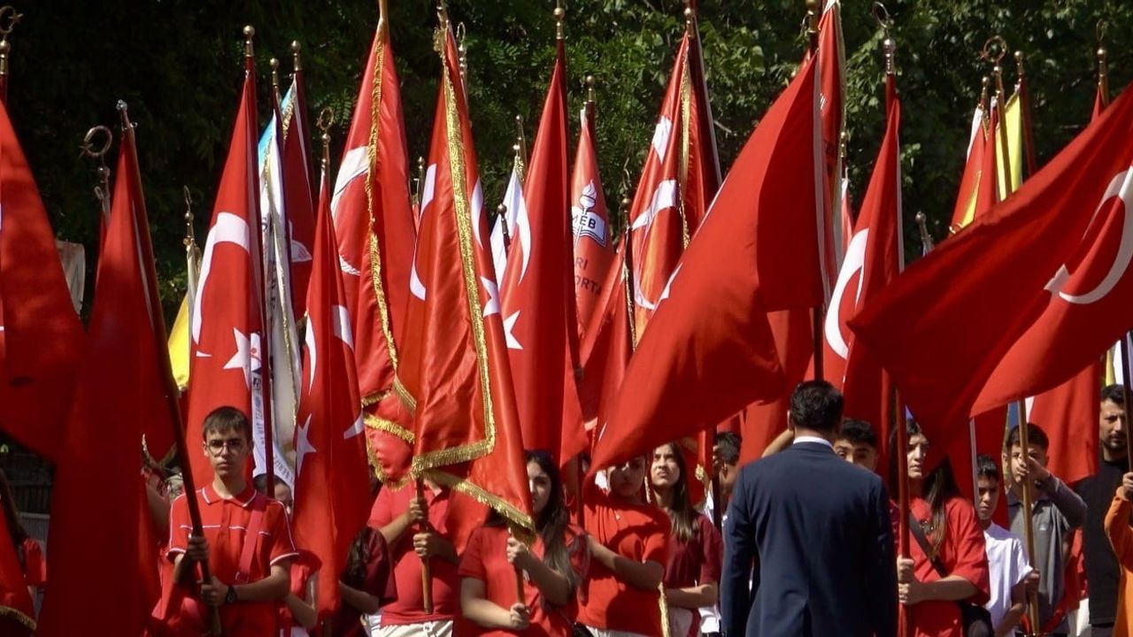 Ağrı’da 30 Ağustos coşkusu: Atatürk Anıtı'ndan Adalet Sarayı'na törenler sürdü