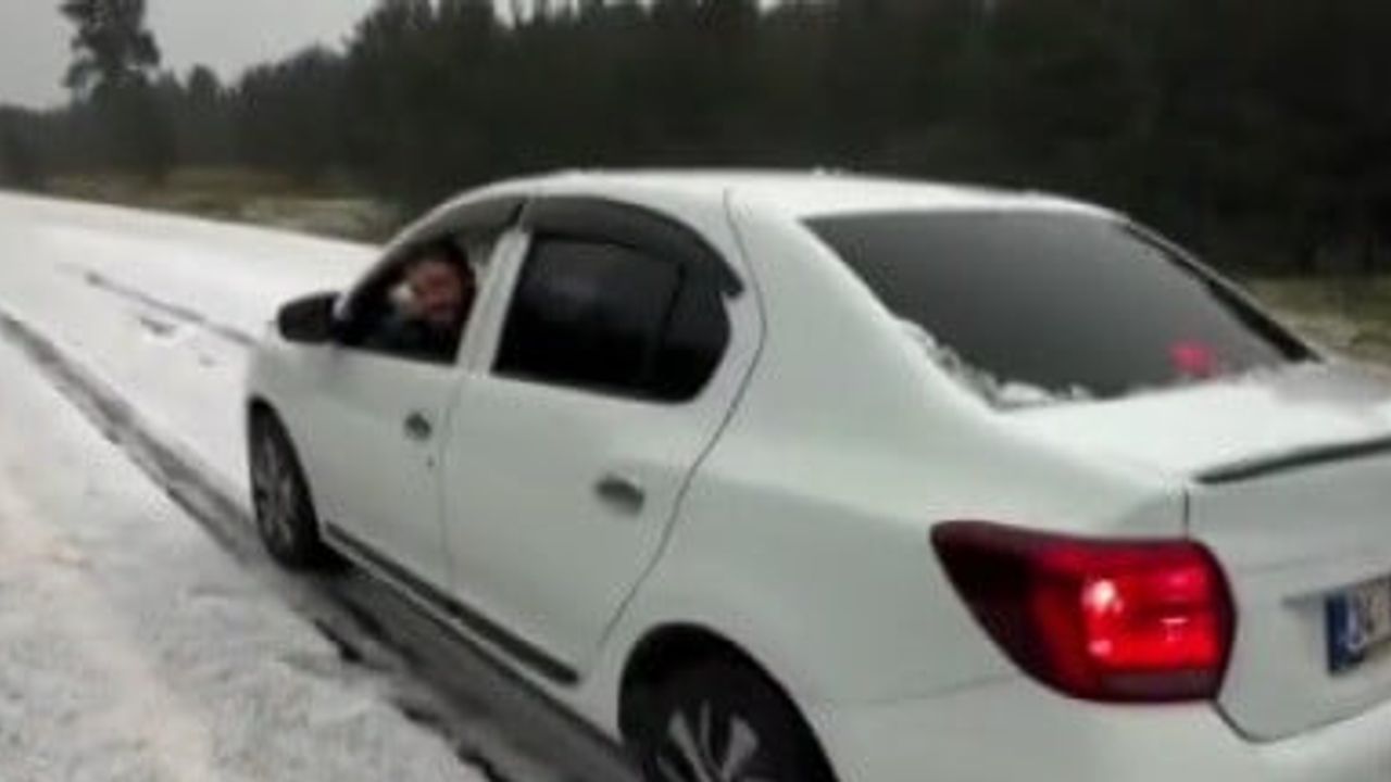 Ağustos sonu dolu sürprizi: Sarıkamış beyaza büründü