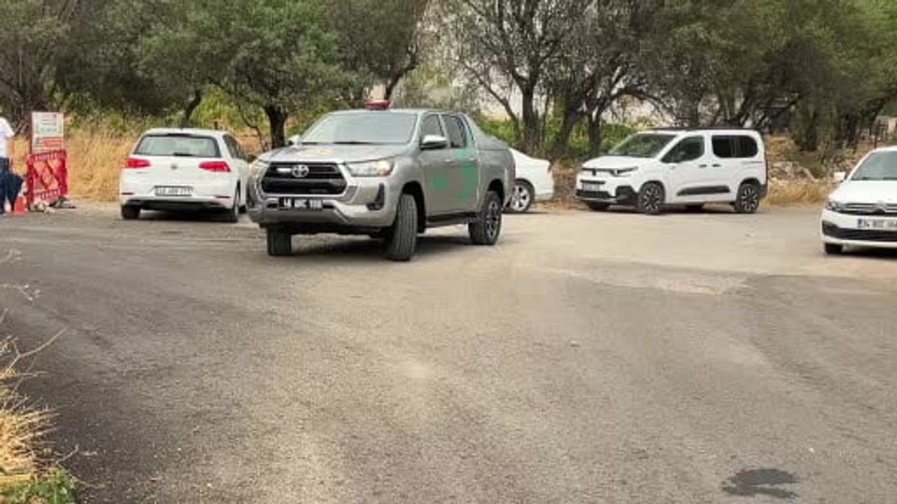 Ahır Dağı'nda yıldırım kaynaklı iki orman yangınına müdahale sürüyor
