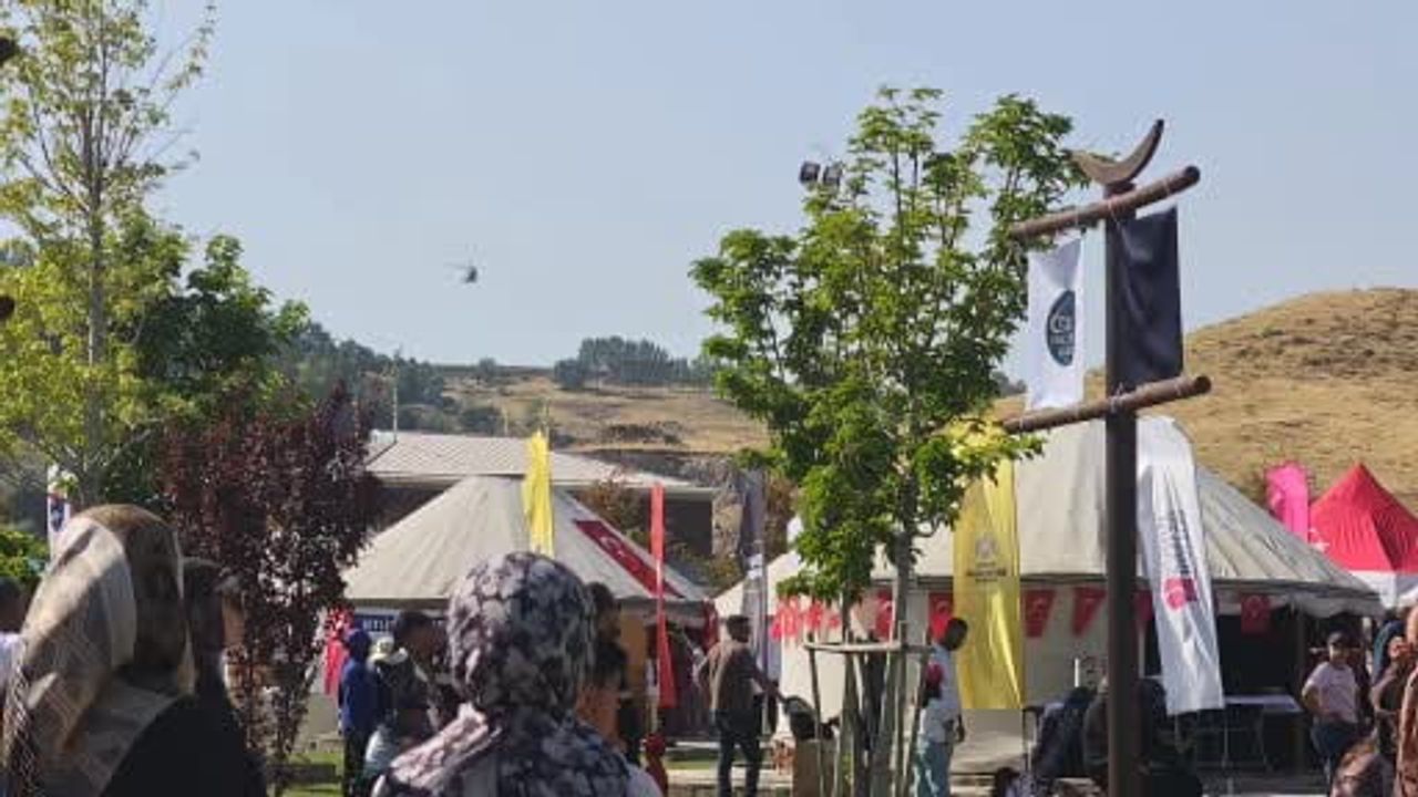 Ahlat'ta Çelik Kanatlar gösterisi gökyüzünü coşturdu