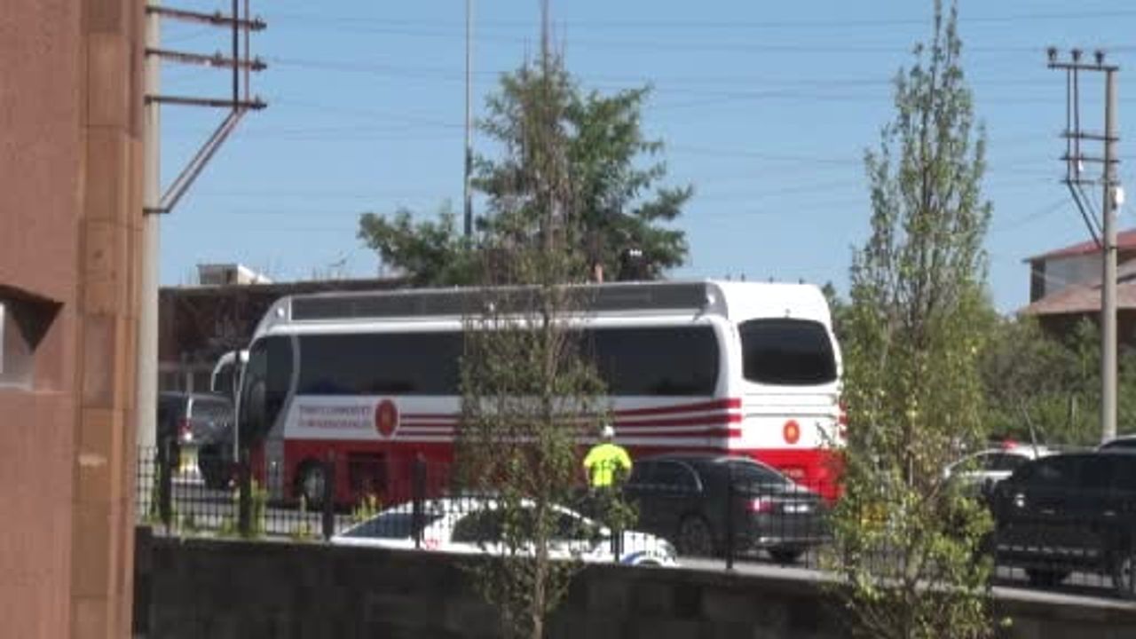 Ahlat'ta ecdada saygı: cumhurbaşkanı Erdoğan selçuklu kabristanını ziyaret etti