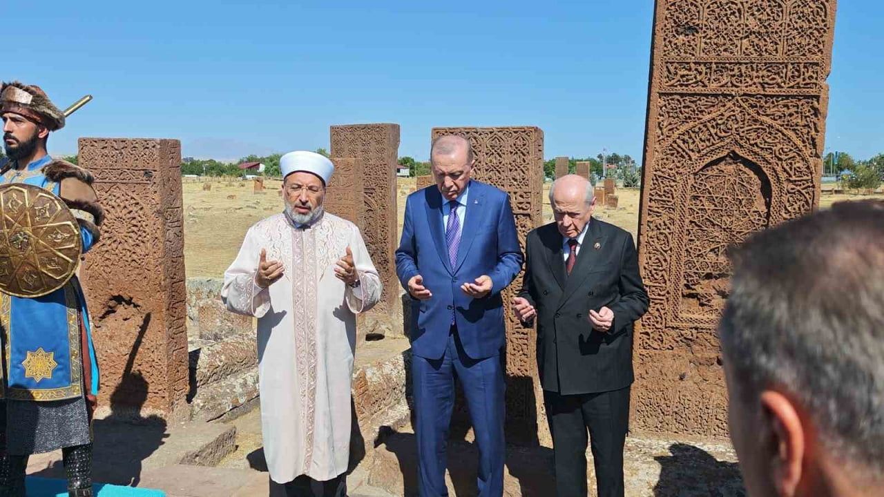 Ahlat'ta ecdada vefa: Selçuklu kabristanında inceleme