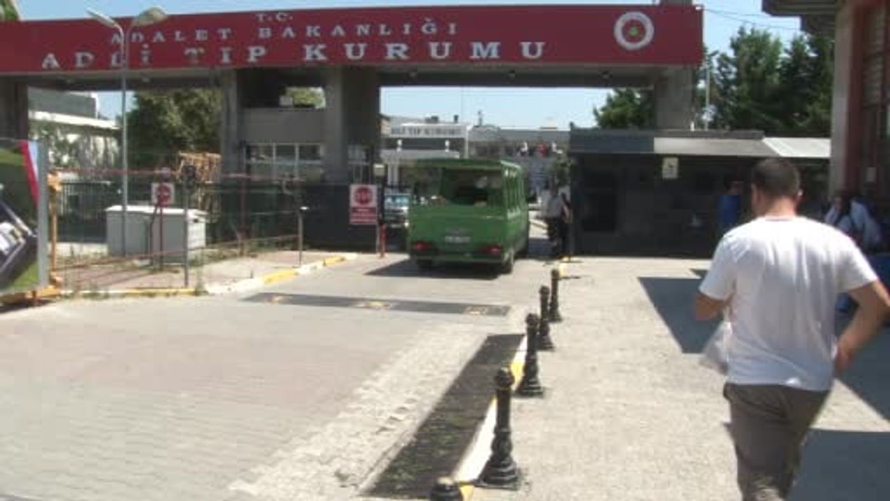 Aile Adli Tıp Kurumu'ndan Şişli'de öldürülen Nilda Müge Şahin'in cenazesini teslim aldı