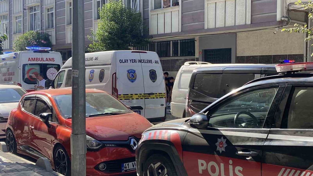 Aile evinde boğazı kesilmiş halde bulunan kişinin kimliği Cüneyt İlhan olarak tespit edildi