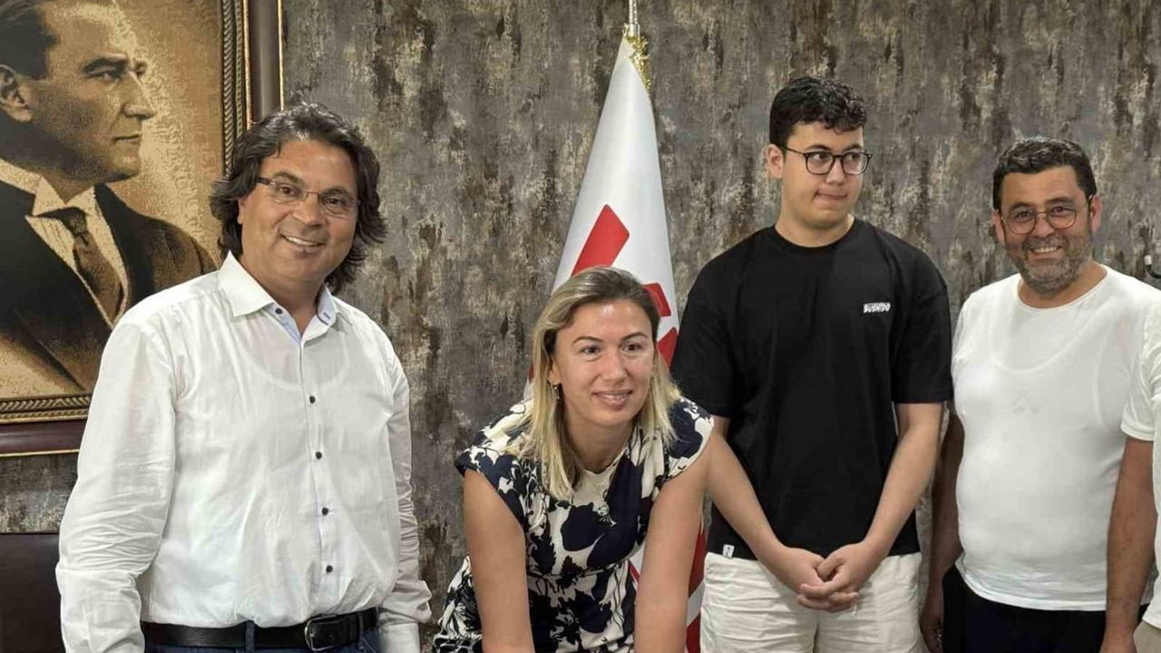 Ailesiyle Yeni Parti'ye katıldı: sandık geldiğinde Türkiye’nin 1. partisi olacağız