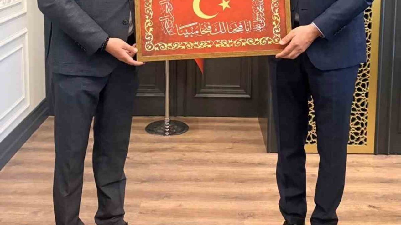 AK Parti Edremit heyeti görevdeki kaymakam Zafer Engin'i ziyaret etti