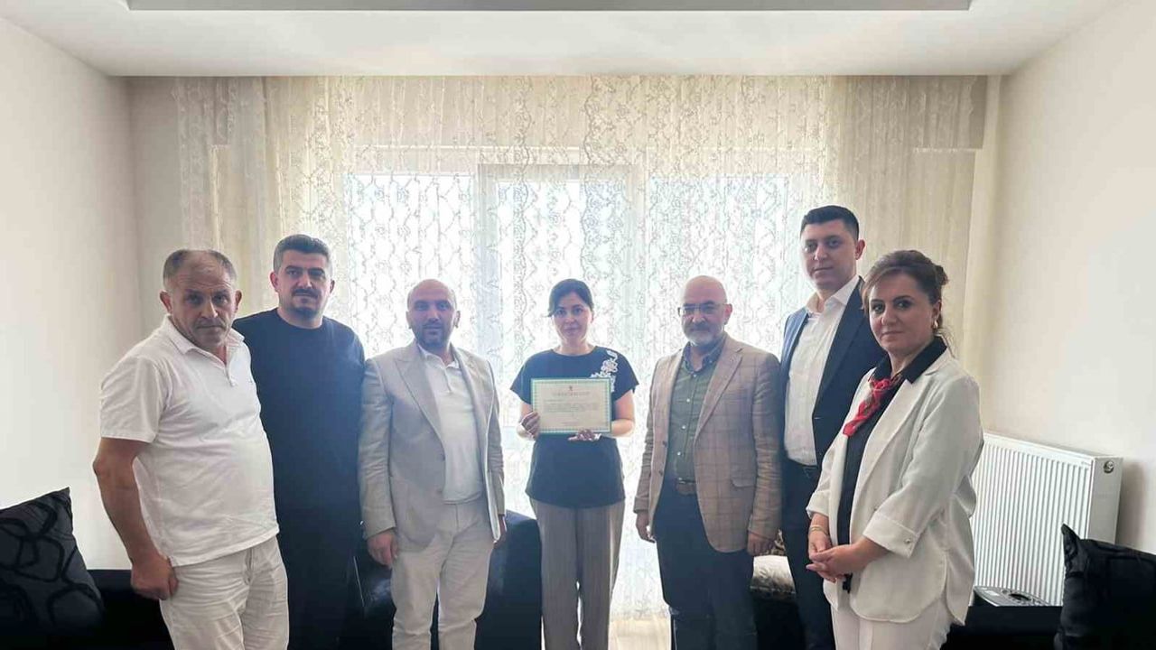 AK Parti Kayseri teşkilatı 16 ilçede 712 mahallede kapı kapı ziyaret gerçekleştirdi